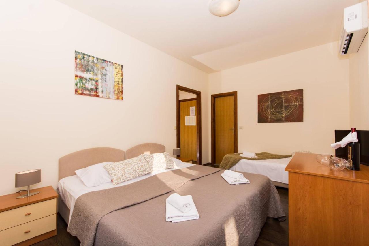 Vila Liza Panzió Trogir Kültér fotó